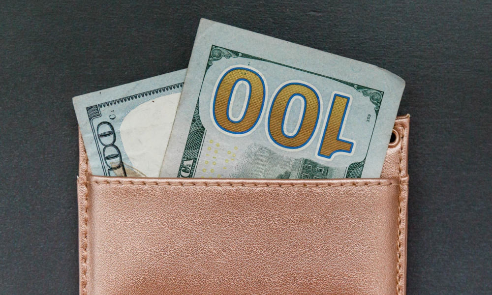 wallet full of money from using cashback apps